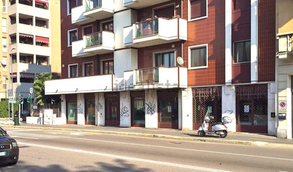 negozio in affitto a Milano