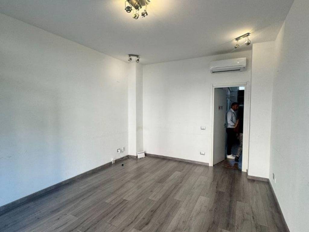 negozio in affitto a Milano in zona Isola