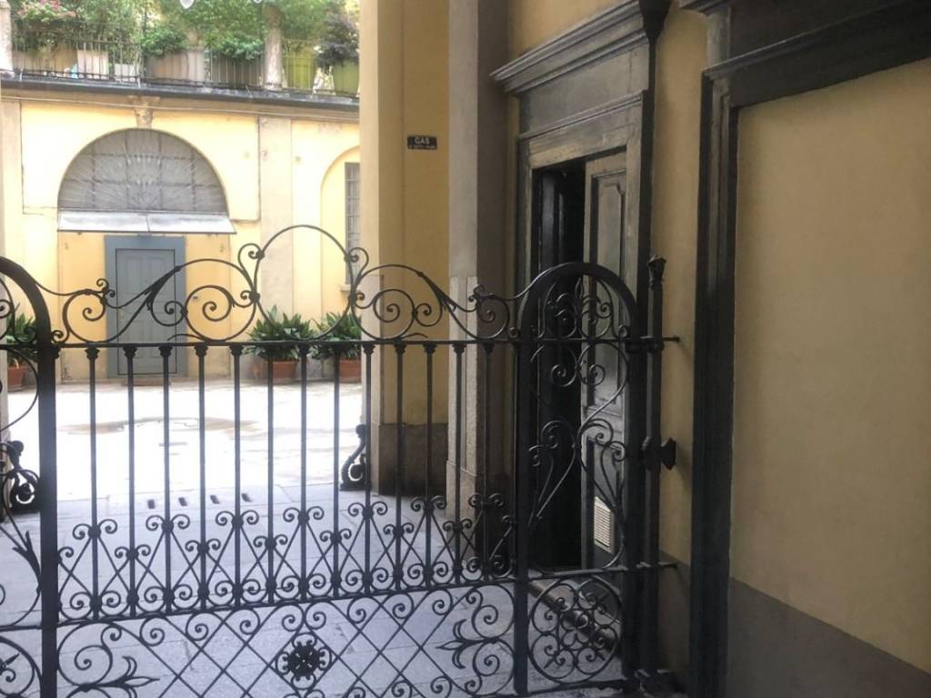 negozio in affitto a Milano in zona Guastalla