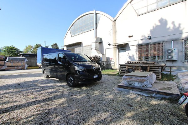 negozio in affitto a Milano in zona Affori