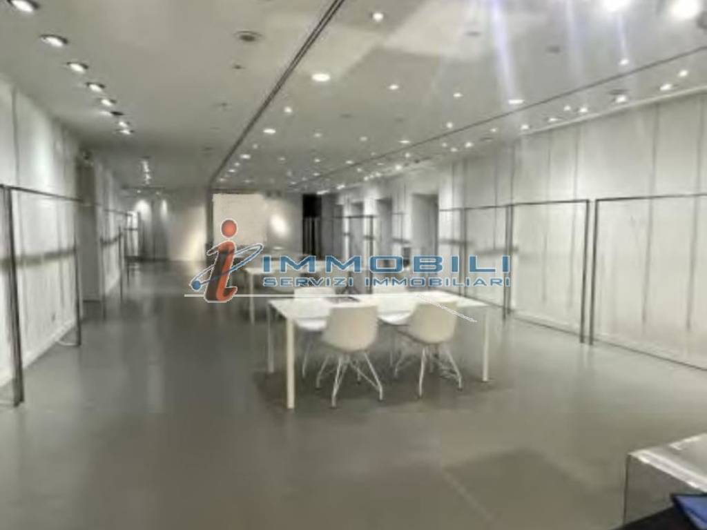 negozio in affitto a Milano