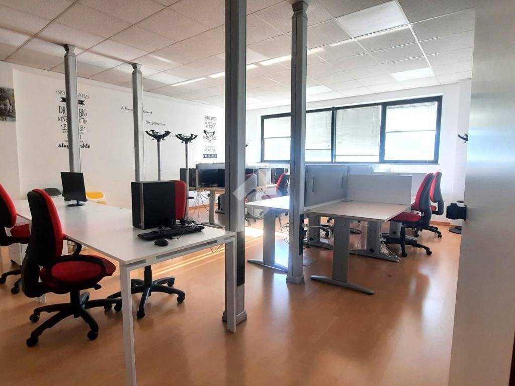ufficio in affitto a Milano in zona Precotto