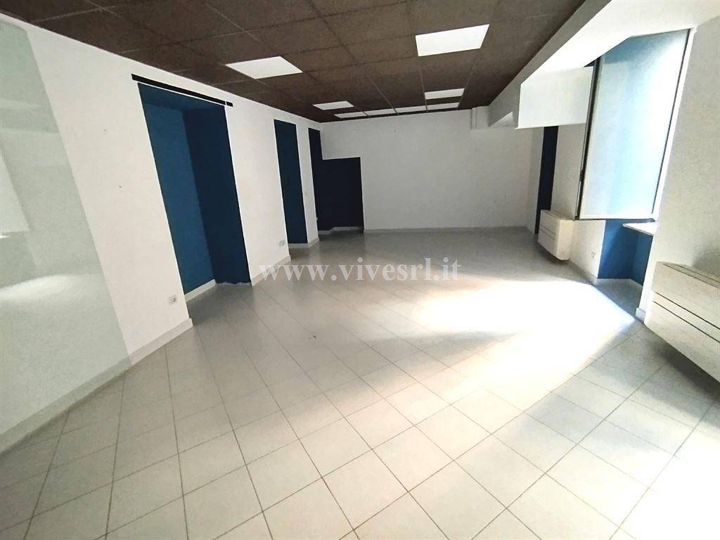 negozio in affitto a Milano in zona Centro Direzionale