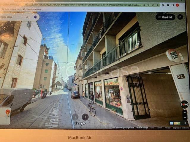 negozio in affitto a Milano in zona Guastalla