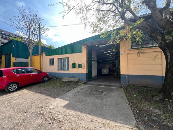 capannone in affitto a Milano in zona Vigentino