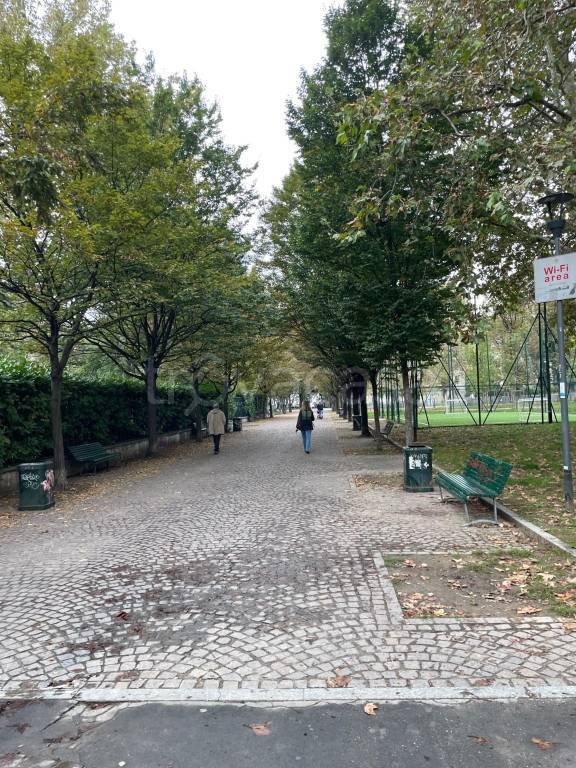 locale commerciale in affitto a Milano in zona Solari
