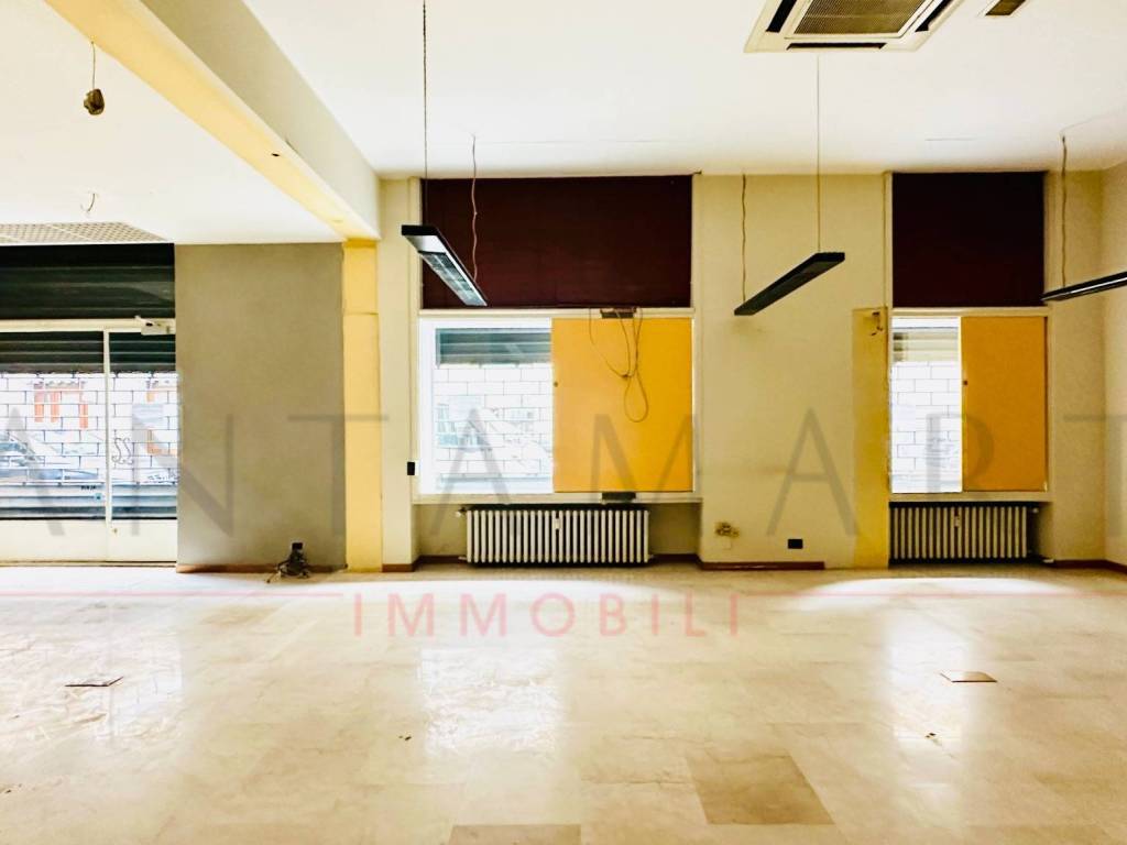 negozio in affitto a Milano