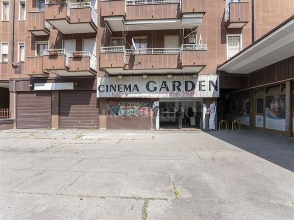 locale commerciale in affitto a Milano in zona Feltre