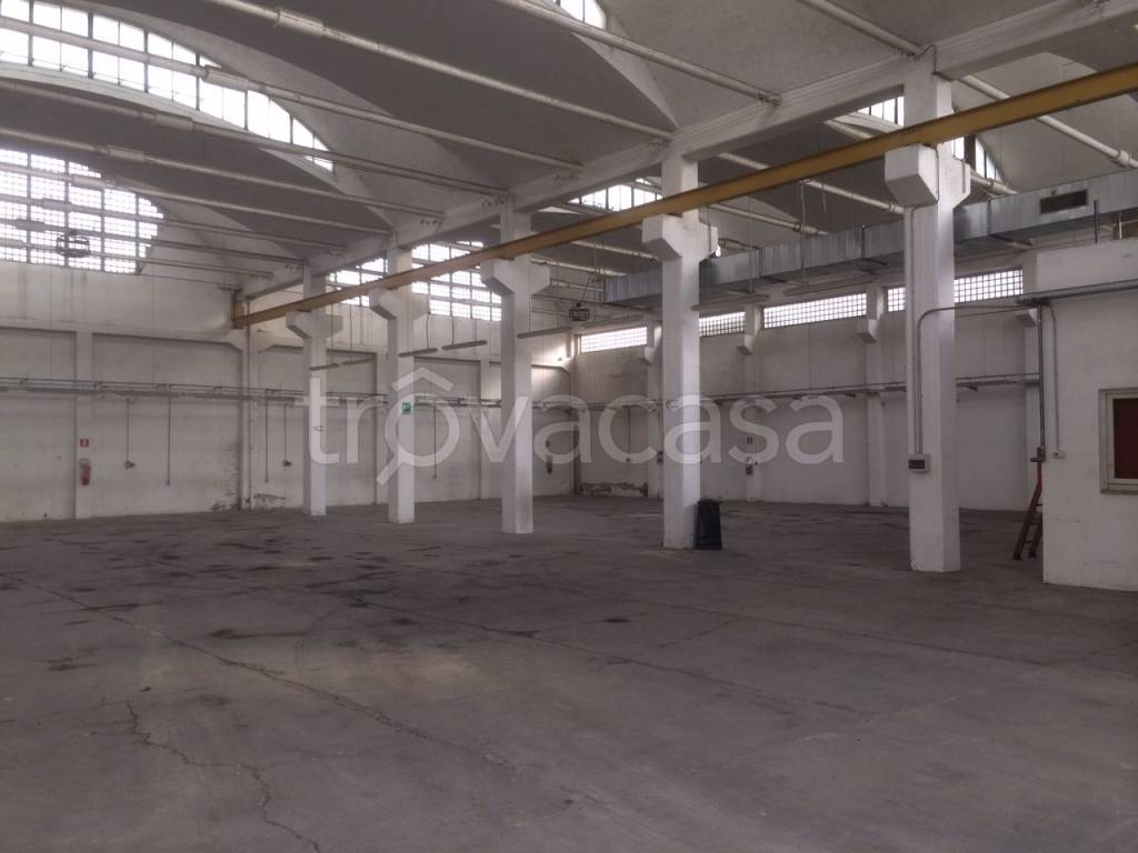 locale commerciale in affitto a Milano in zona Affori
