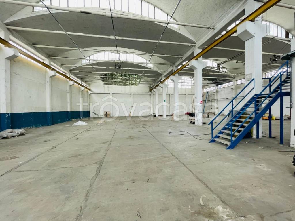 locale commerciale in affitto a Milano in zona Affori
