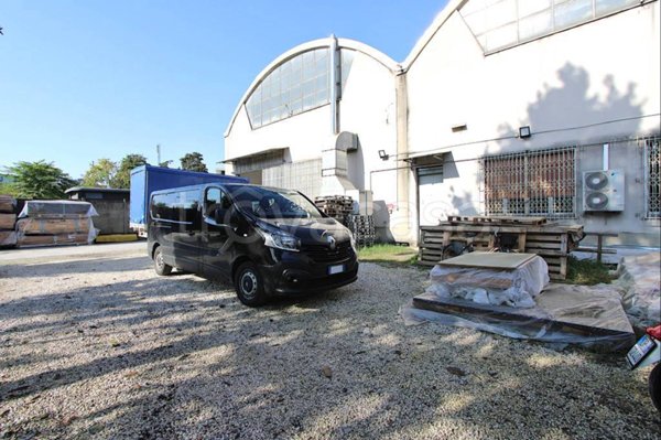 locale commerciale in affitto a Milano in zona Affori