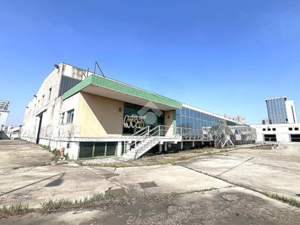 locale commerciale in affitto a Milano
