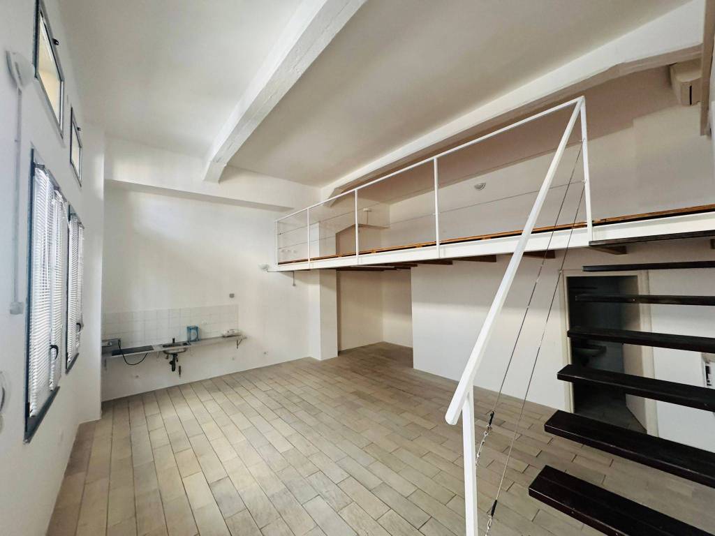 negozio in affitto a Milano in zona Lambrate
