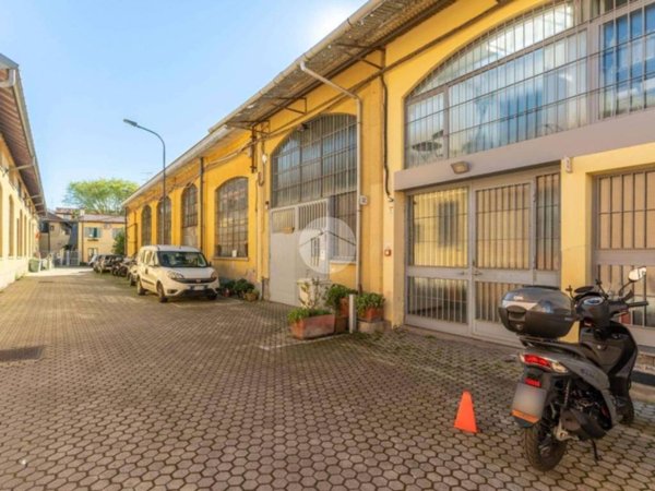 locale commerciale in affitto a Milano in zona Famagosta