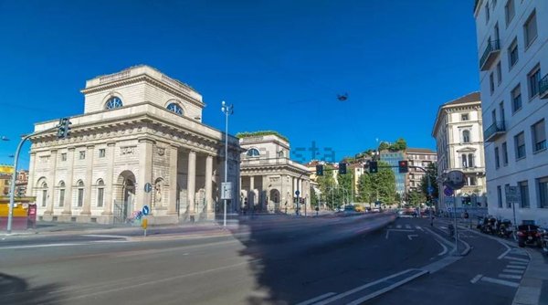 locale commerciale in affitto a Milano in zona Centro Direzionale