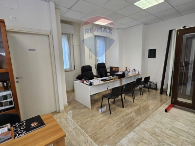 negozio in affitto a Milano
