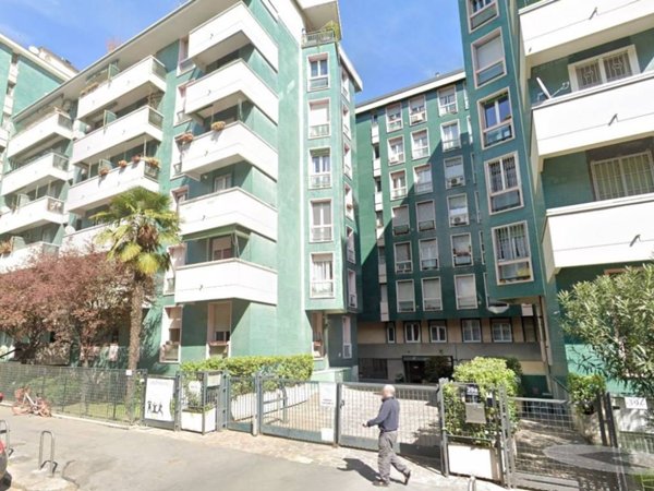 locale commerciale in affitto a Milano in zona Famagosta