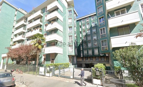 locale di sgombero in affitto a Milano in zona Lorenteggio