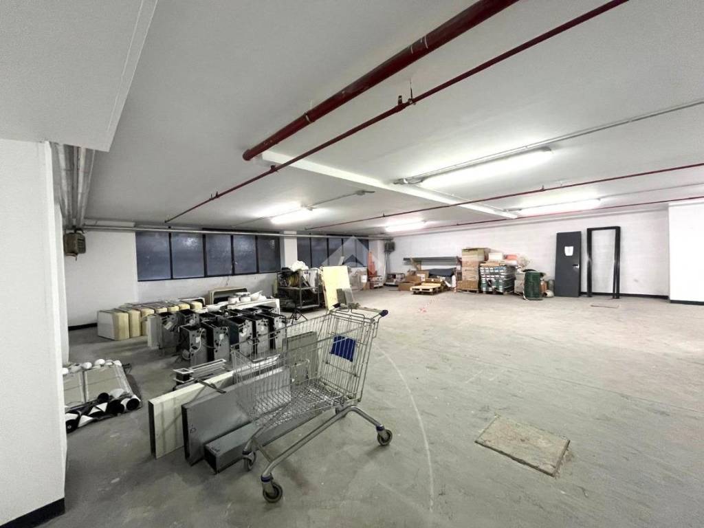 locale di sgombero in affitto a Milano in zona Piazzale Lodi