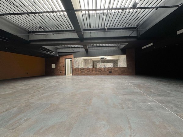 negozio in affitto a Milano in zona Piazzale Lodi