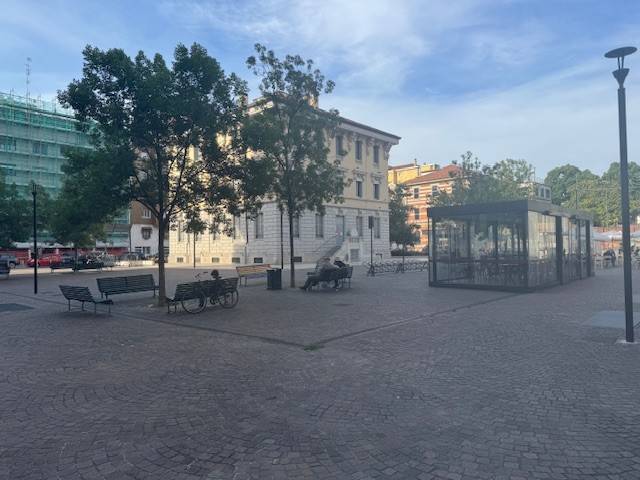 negozio in vendita a Milano in zona Famagosta