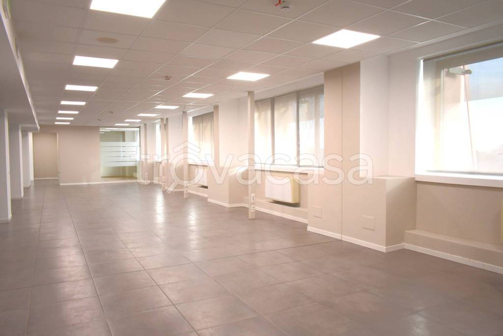 ufficio in affitto a Milano in zona Famagosta