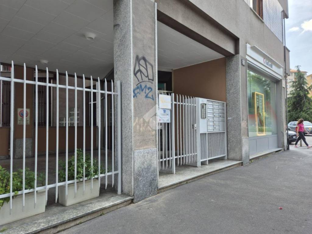 locale commerciale in affitto a Milano