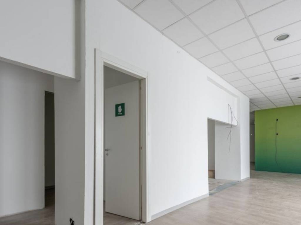 negozio in affitto a Milano in zona XXII Marzo