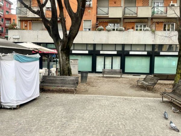 negozio in affitto a Milano in zona Affori