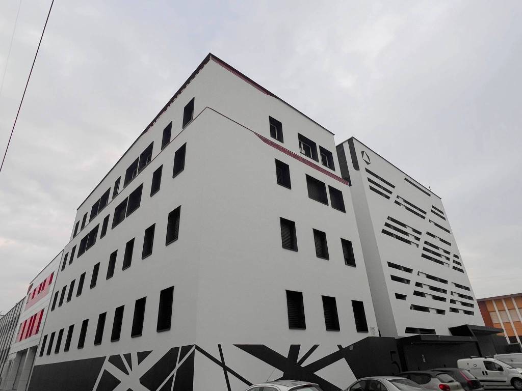 intera palazzina in affitto a Milano in zona Rogoredo
