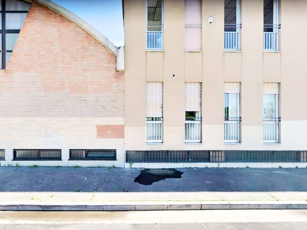 locale commerciale in affitto a Milano in zona Forlanini