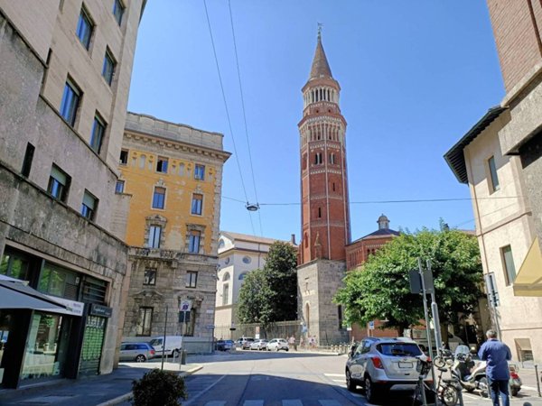 negozio in affitto a Milano