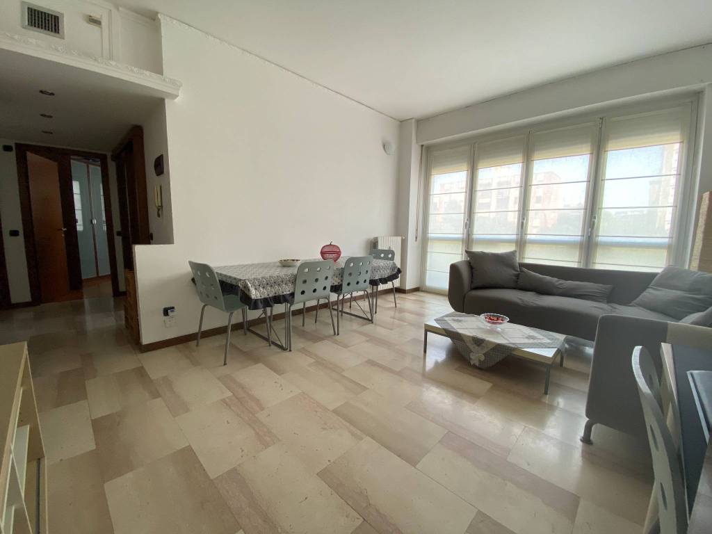 appartamento in affitto a Milano in zona Famagosta