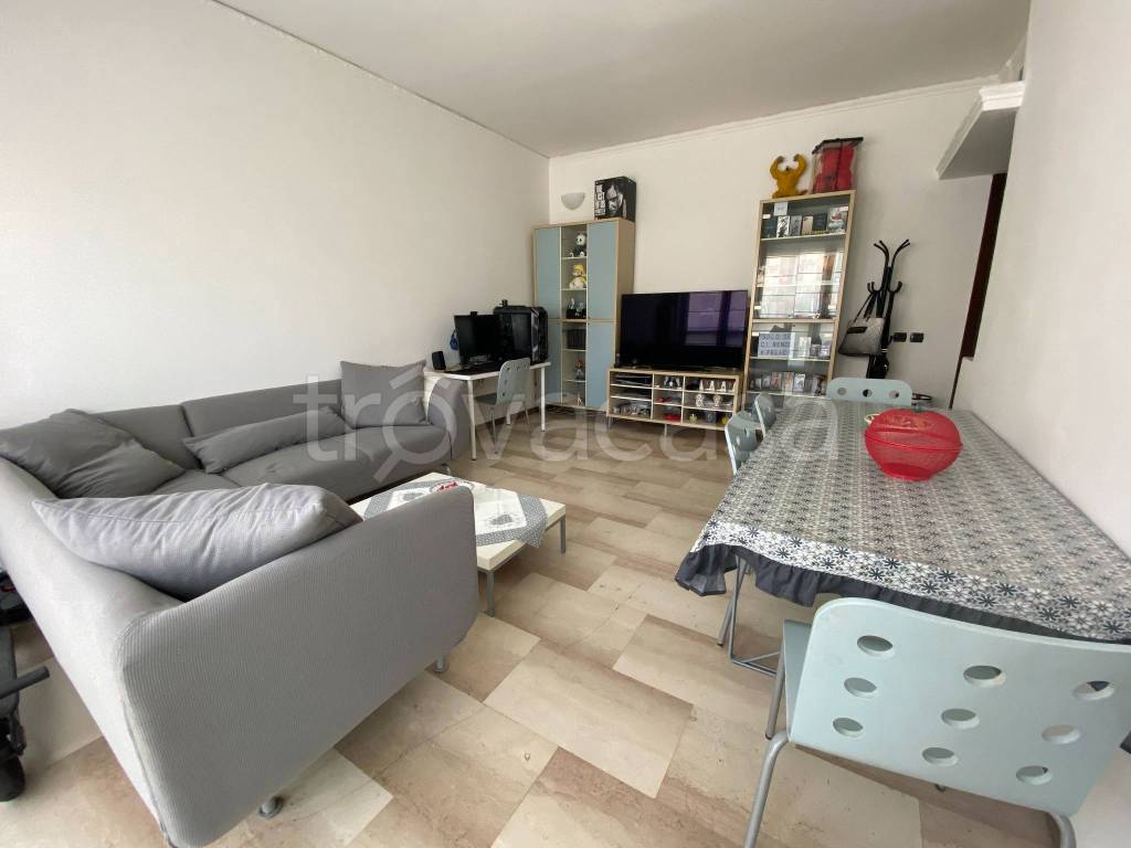 appartamento in affitto a Milano in zona Famagosta