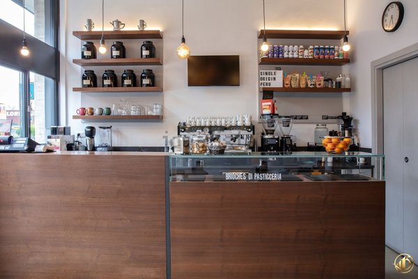negozio in affitto a Milano in zona Lorenteggio