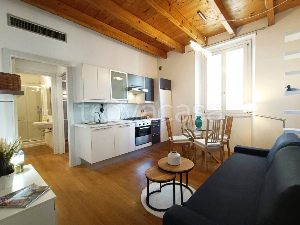 appartamento in affitto a Milano in zona Sant'Ambrogio