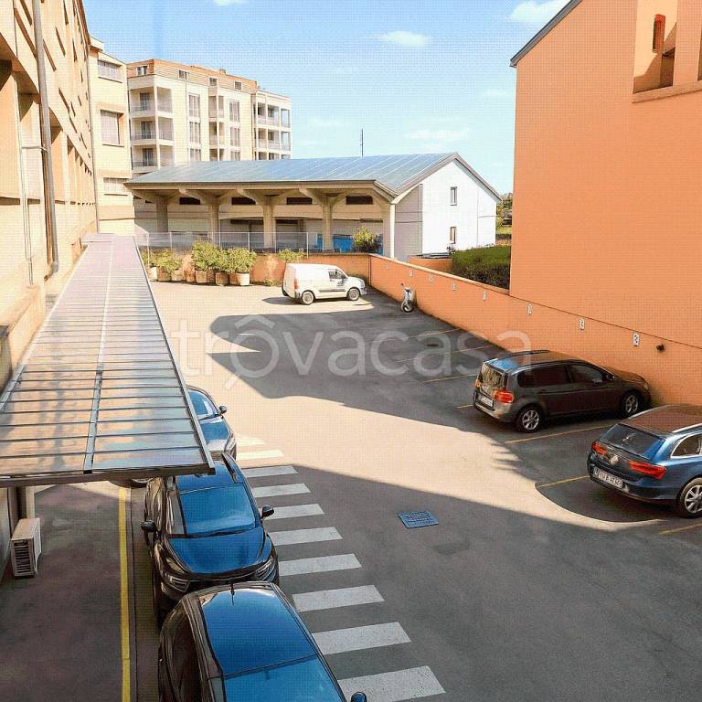 locale commerciale in affitto a Milano in zona Forlanini
