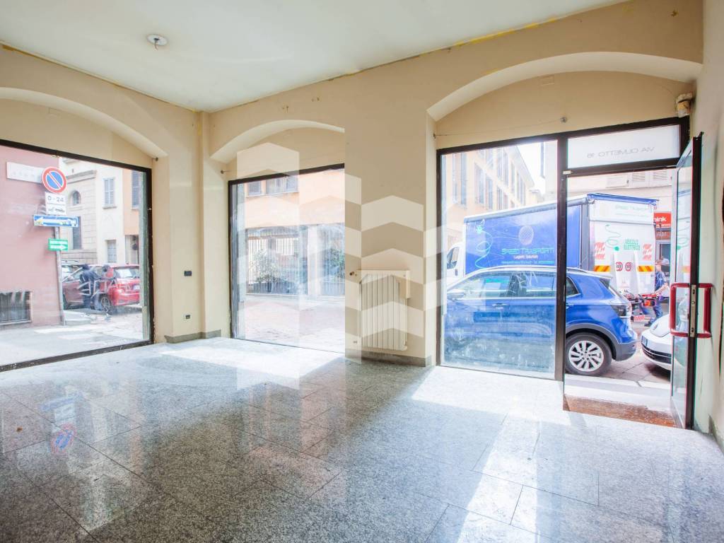 locale commerciale in affitto a Milano