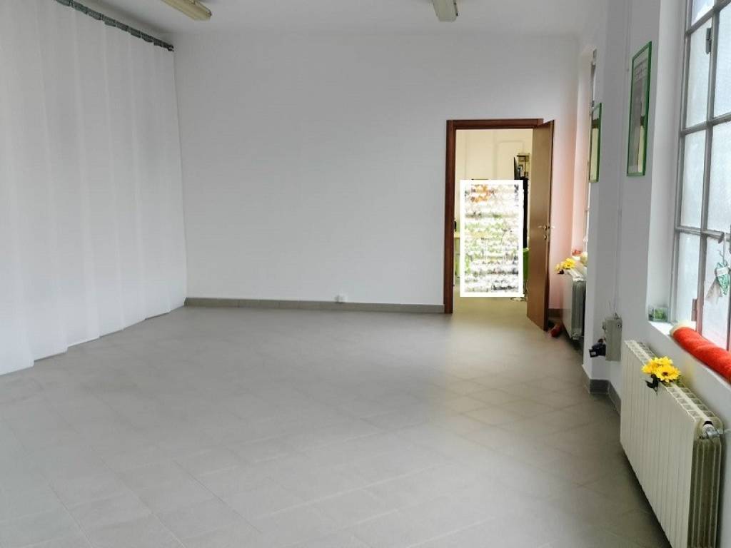 negozio in affitto a Milano in zona Affori