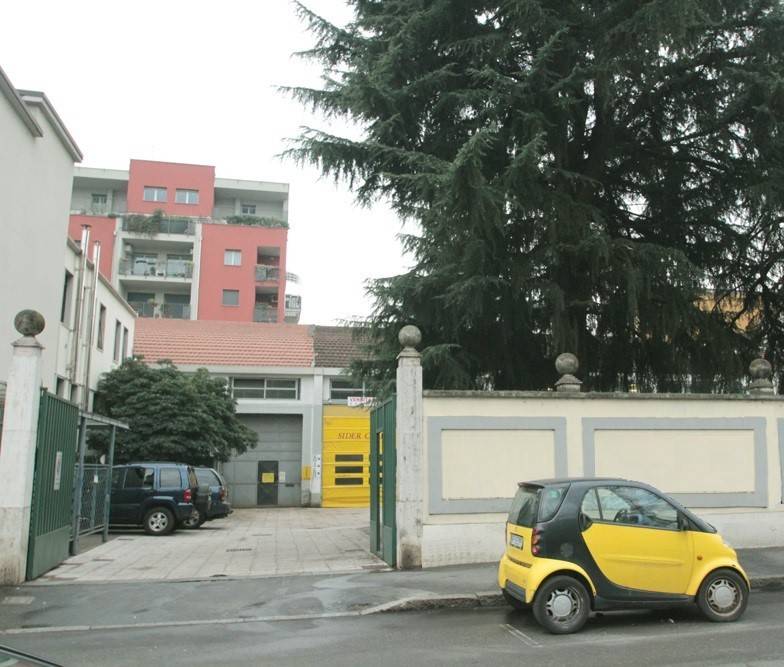 locale commerciale in affitto a Milano in zona Precotto
