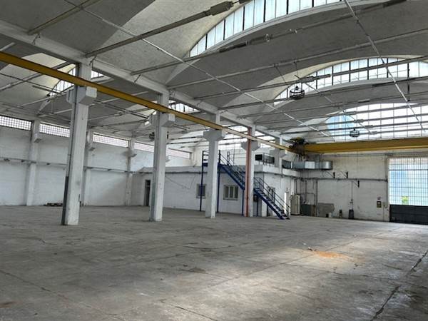 capannone in affitto a Milano in zona Affori