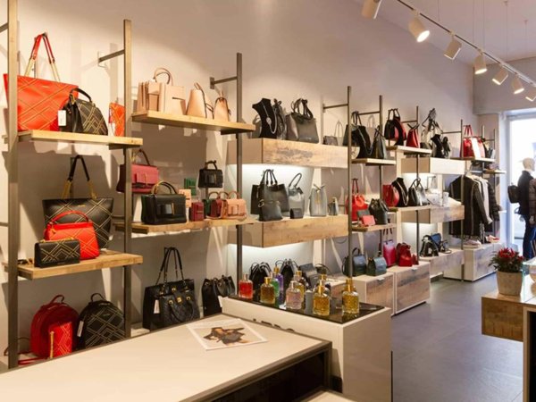 negozio in affitto a Milano in zona Centro Direzionale