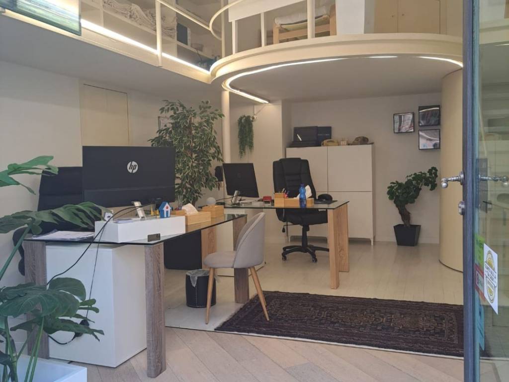negozio in affitto a Milano in zona Isola