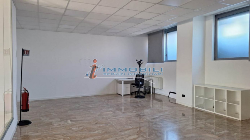 ufficio in affitto a Milano in zona Famagosta