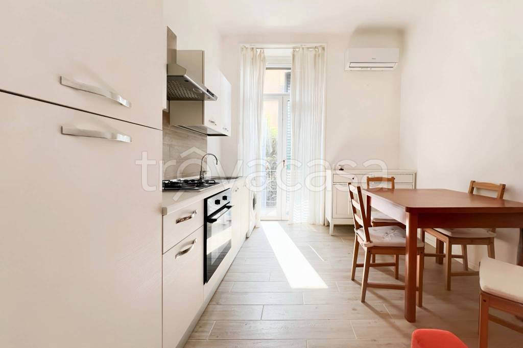 appartamento in affitto a Milano in zona Famagosta