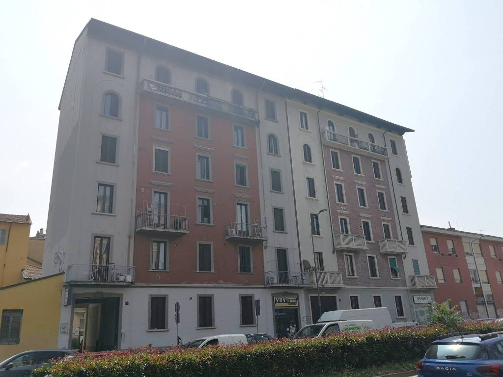 ufficio in affitto a Milano in zona Famagosta