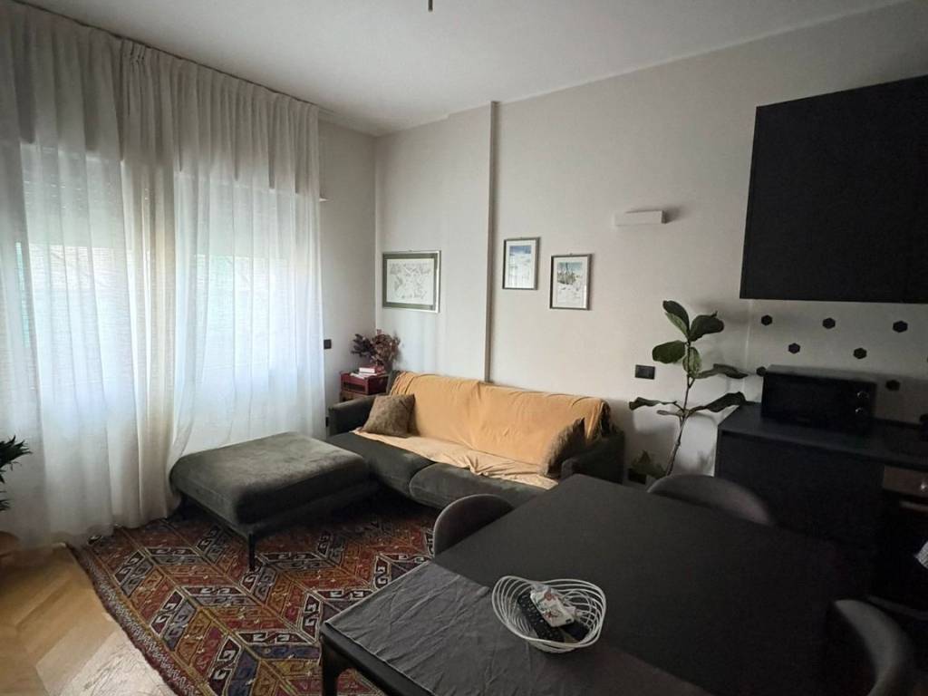 appartamento in affitto a Milano in zona Famagosta
