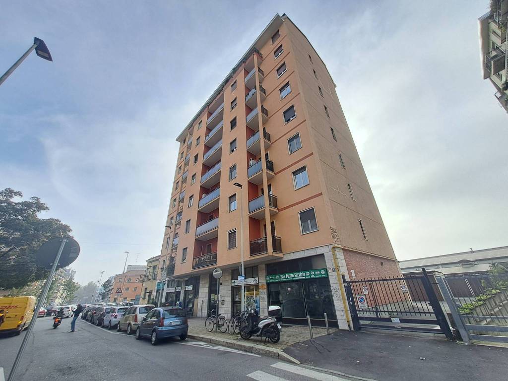 negozio in affitto a Milano in zona Affori