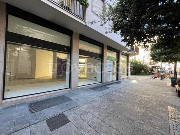 negozio in affitto a Milano