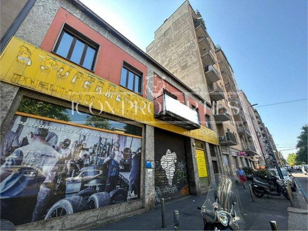 intera palazzina in affitto a Milano